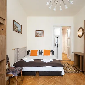 Bpr W21 Retro With Balcony Appartement Boedapest